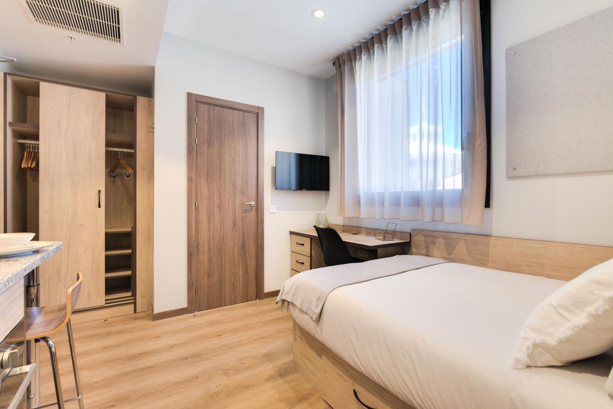 Livensa Living Pamplona Albergue Juvenil מראה חיצוני תמונה