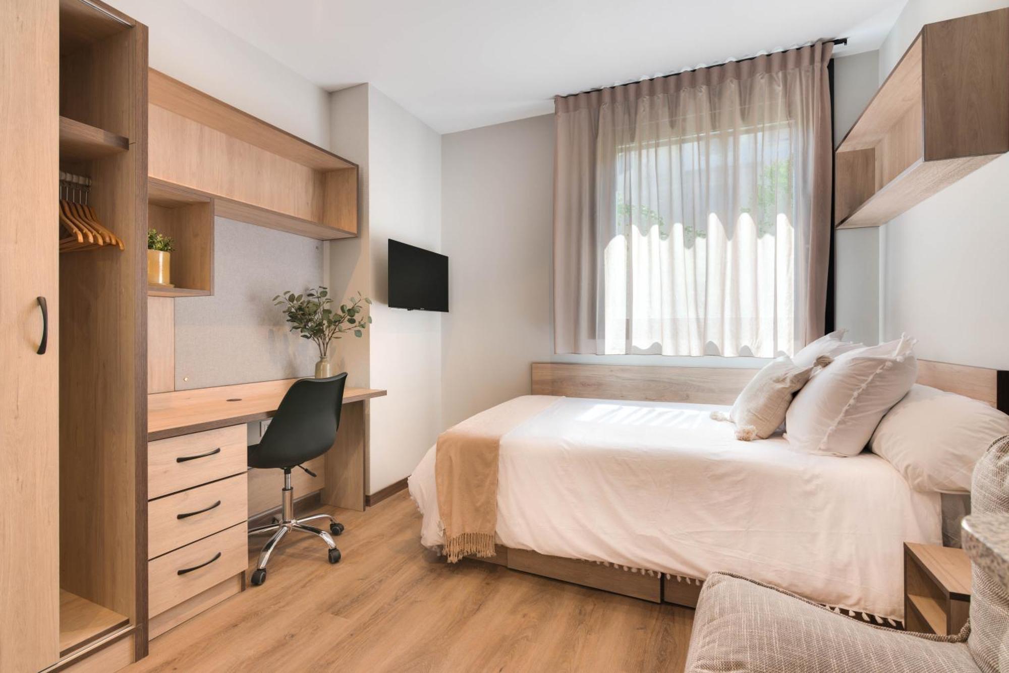 Livensa Living Pamplona Albergue Juvenil מראה חיצוני תמונה